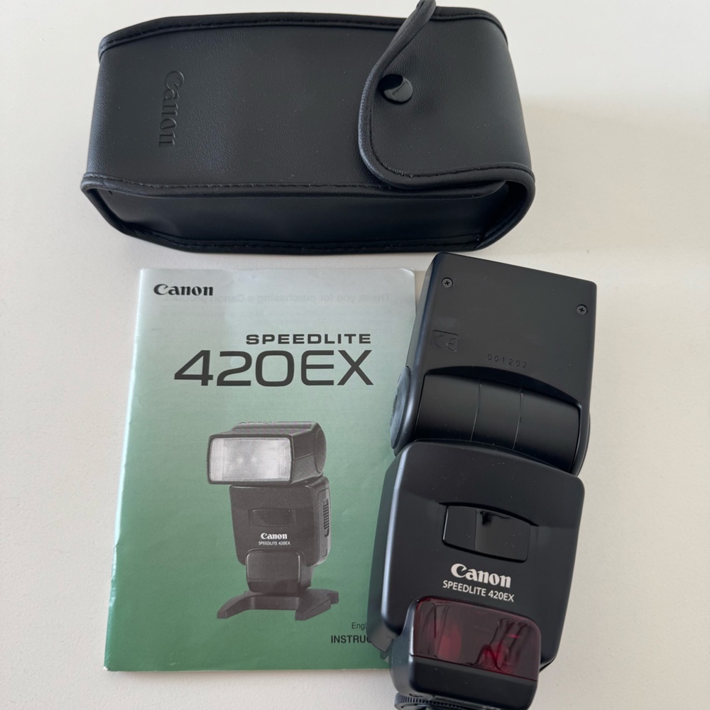 Canon Speedlite 420EX Camera Flash With Case & Instructions NWOT